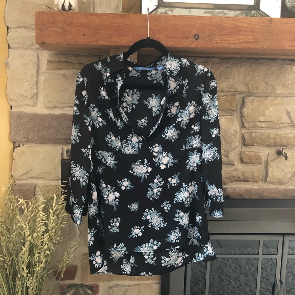 Vera Wang blouse size small